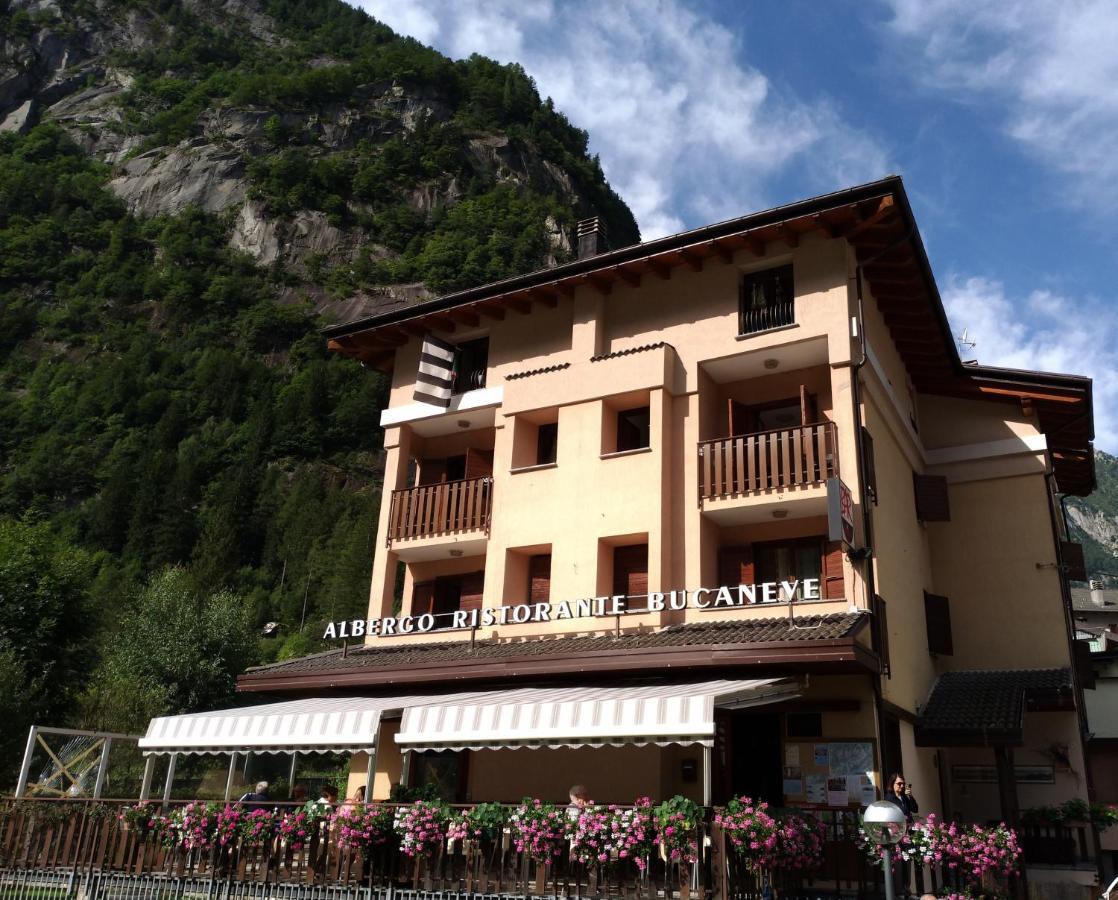 Hotel Ristorante Bucaneve San Martino  Exteriör bild